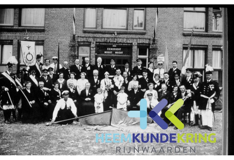 1933 Koning Albertus Janssen en Koningin W.J.H. Janssen Buil F00002802